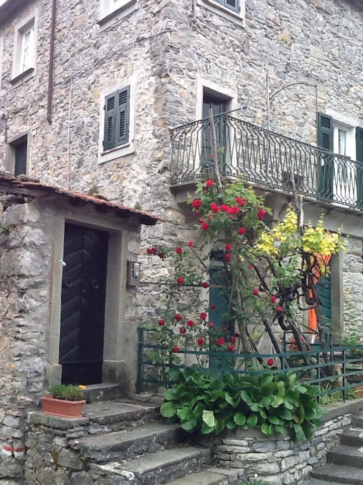 Dimore stay hamlet in Liguria- Castè Style near Cinque Terre nel Borgo Castè- Vacanze in Liguria