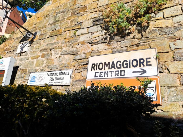 Indicazioni dalla stazione a Riomaggiore Fisheramn's House