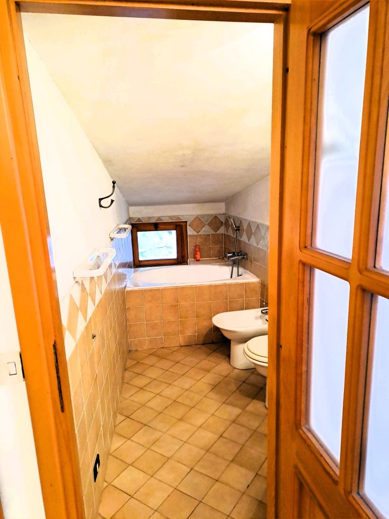 il bagno mansardato della casa per vacanze alle Cinque Terre - Fishermans House