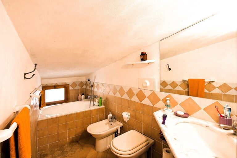 Il bagno tipico delle antiche case a torre