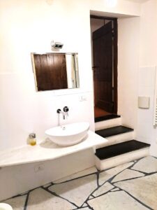 Bagno con accesso esclusivo alla camera matrimoniale