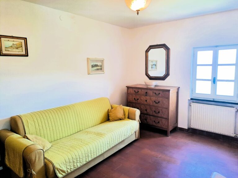 Salotto con divano letto - ForYou casa storica Borgo Castè