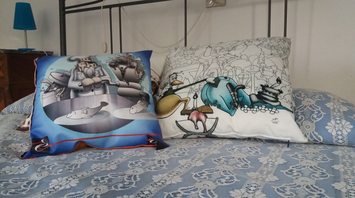 Camera da Letto con antico copriletto e cuscini artistici Castèstyle